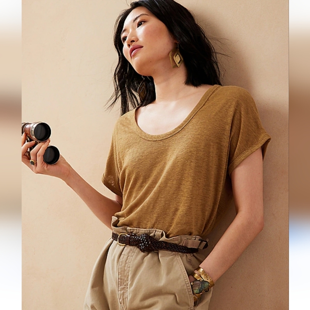 MOVING SALE! Bundle Of 2 Banana Republic Linen Tops